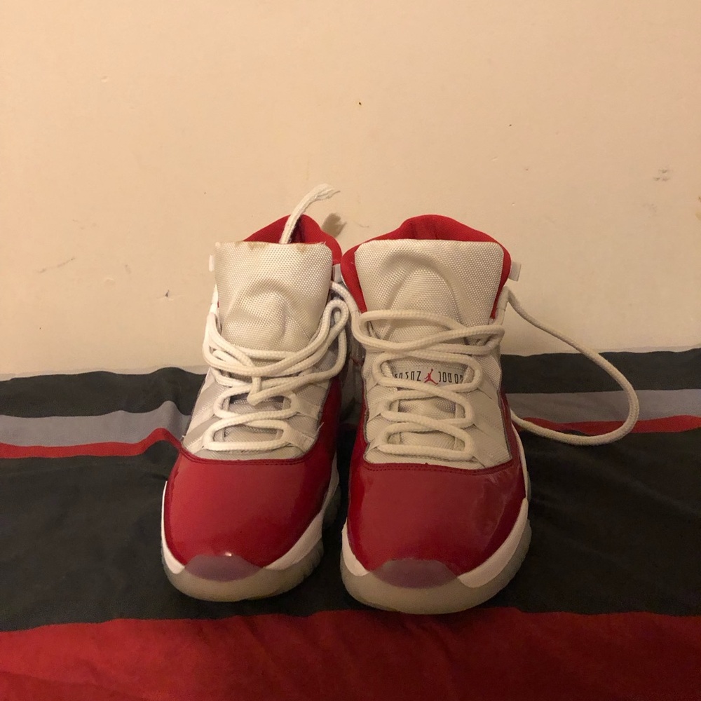 Tennis shoes